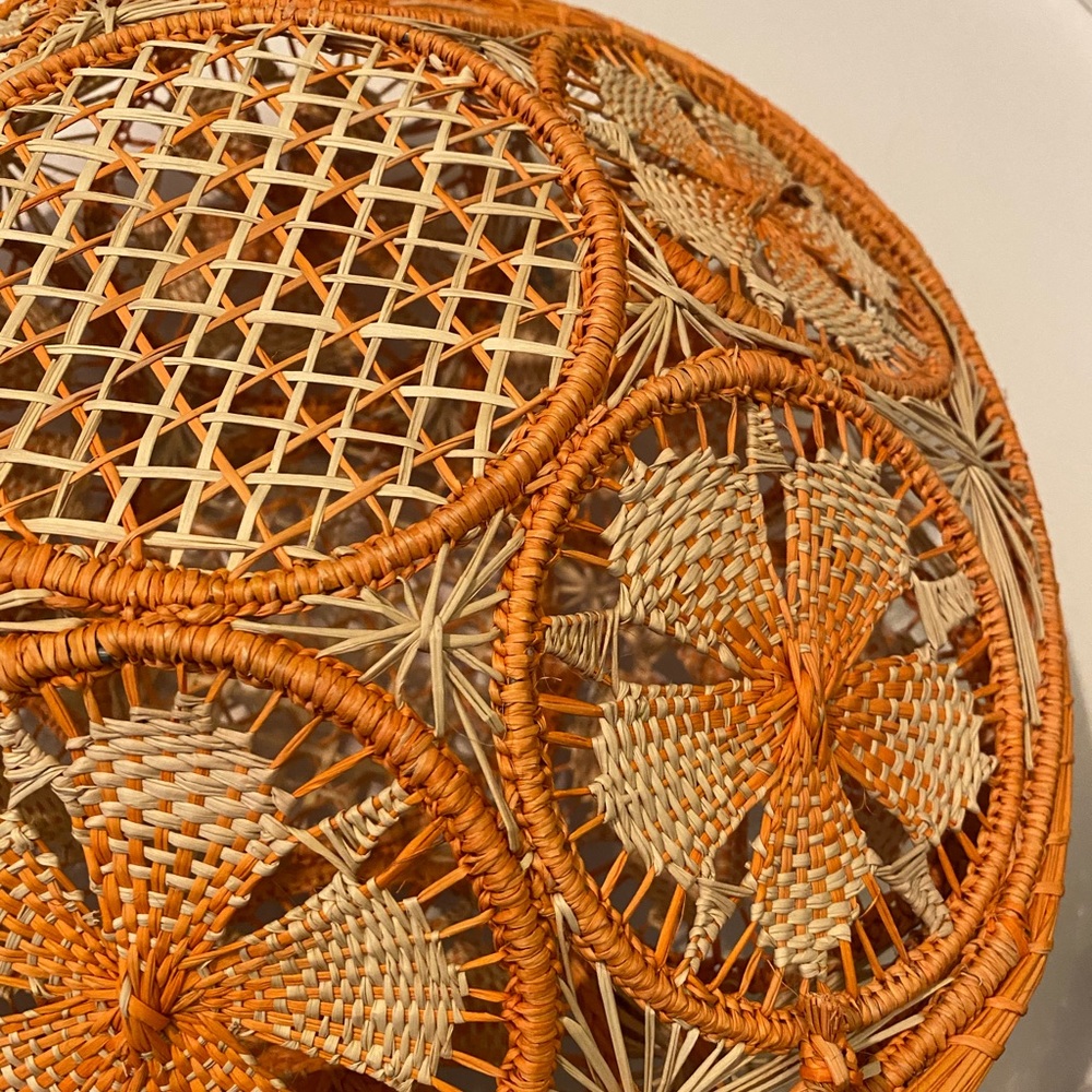 Hand woven round basket purse - Picture 7 of 7